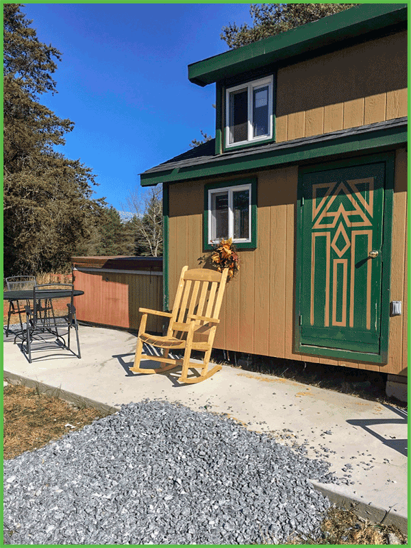 4-Person Tiny Cabin with Hot Tub ⋆ Grand View Campground ...